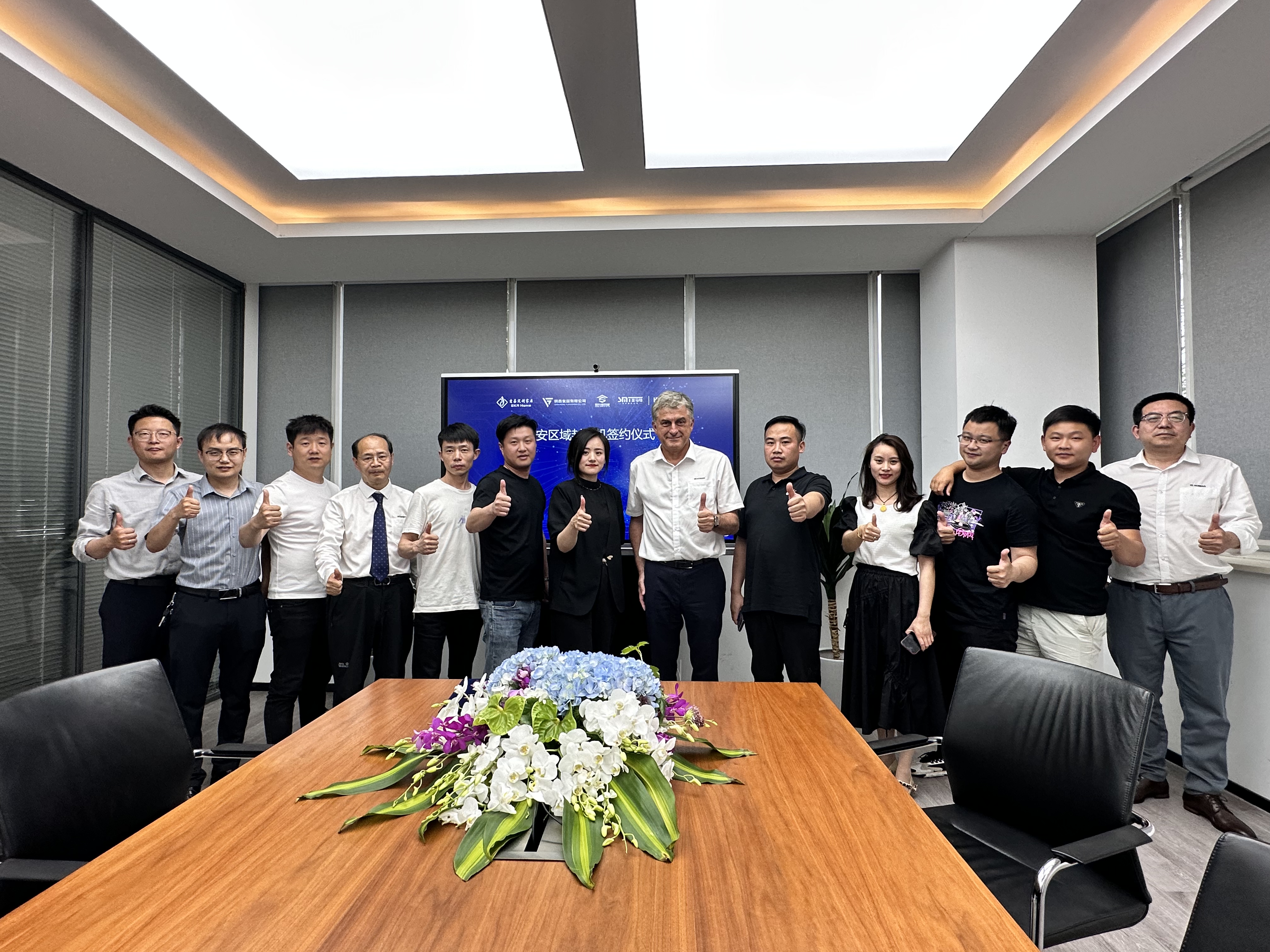 太火爆了！西安4家企業又同時引進豪邁高端封邊機